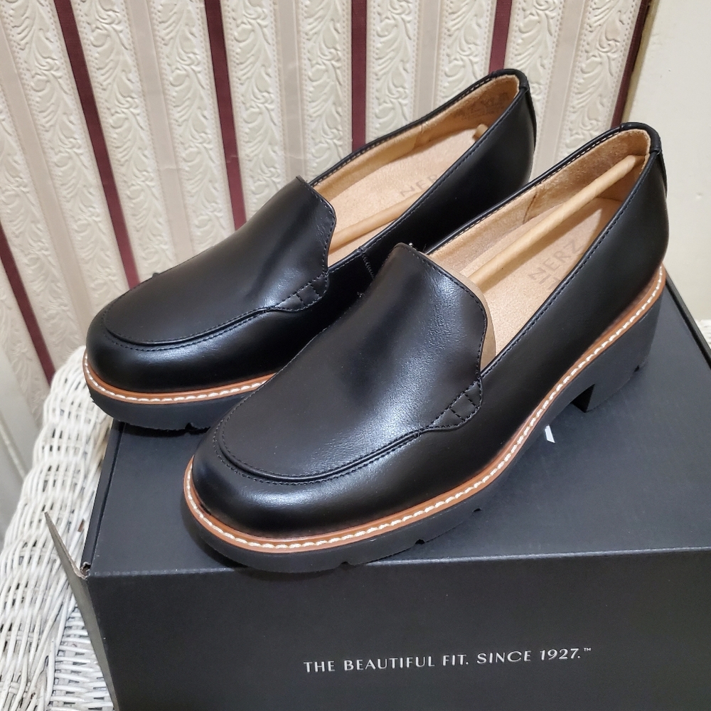 Black Naturalizer Cabaret Loafer 6.5W